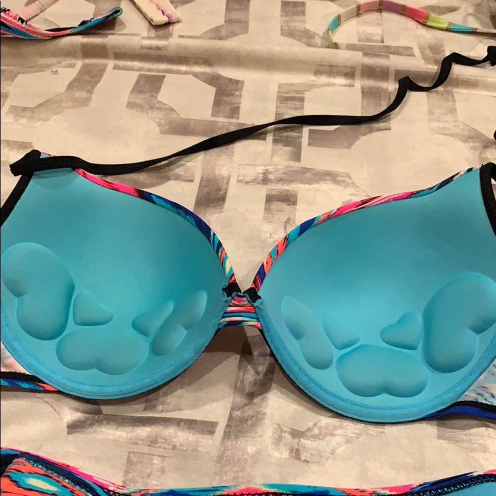 Bikini - Picture 2 of 4
